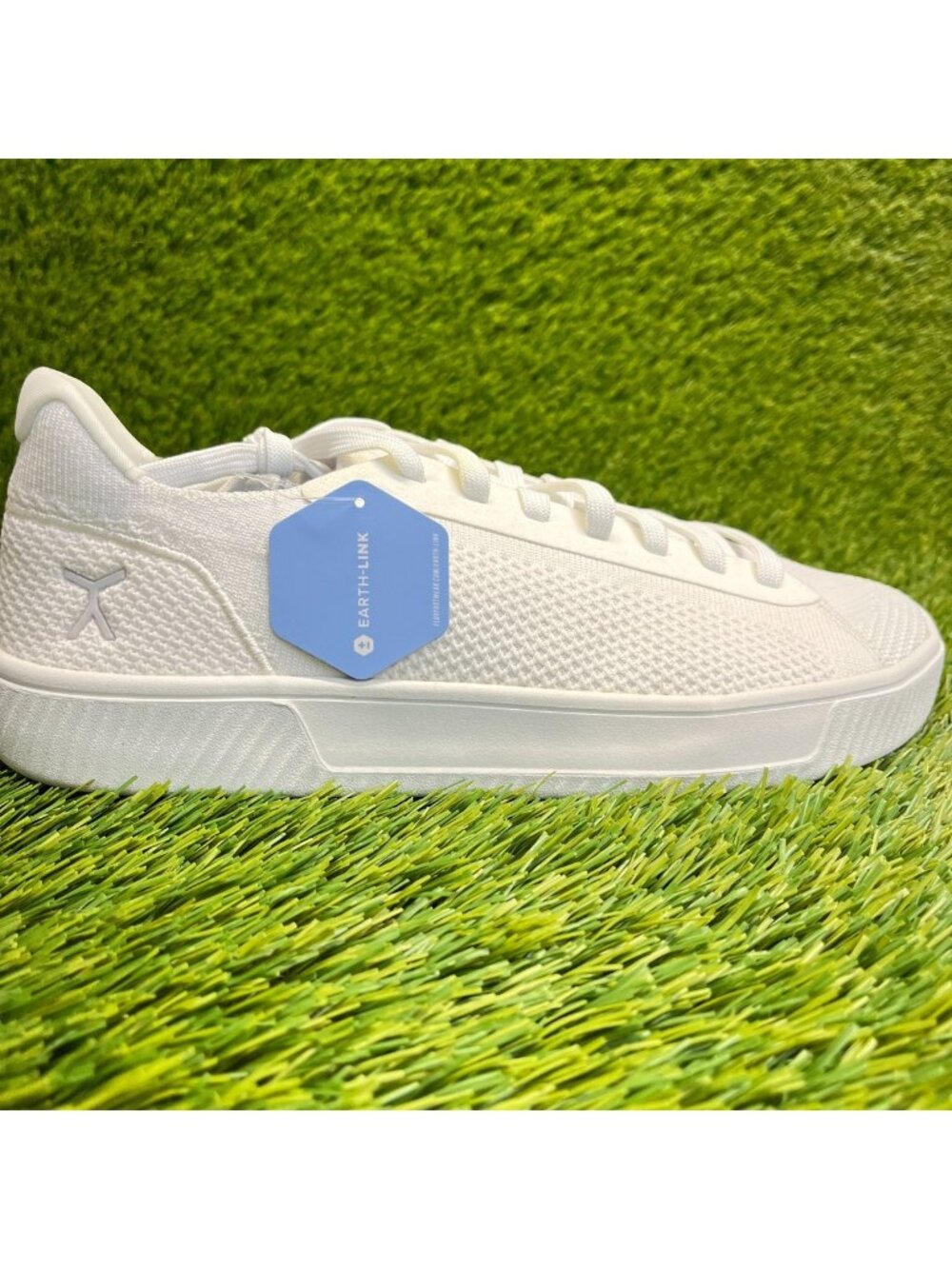 Flux Footwear Adapt Trainer White Mens Size 9 Womens Size 10.5 Athletic Shoes